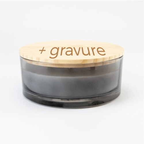 Luxe geurkaars met houten deksel en houten wieken grijs - small - Berry & Laurel MET GRAVURE